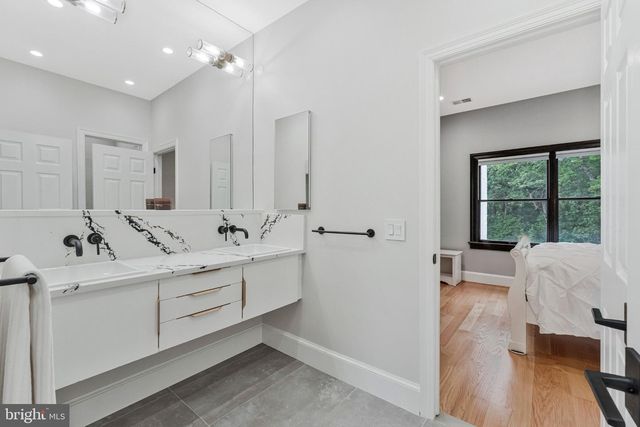 310 SPRINGVALE RD, Great Falls, VA 22066