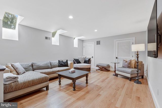 310 SPRINGVALE RD, Great Falls, VA 22066