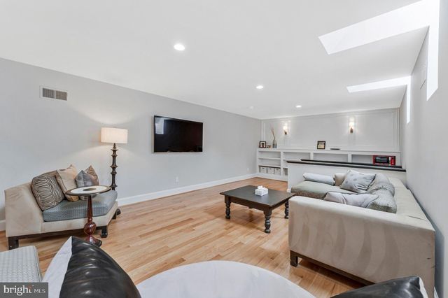 310 SPRINGVALE RD, Great Falls, VA 22066