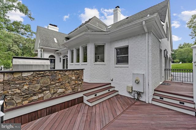 310 SPRINGVALE RD, Great Falls, VA 22066