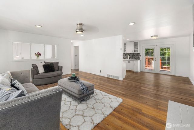 2102 SW 322nd Street, Federal Way, WA 98023