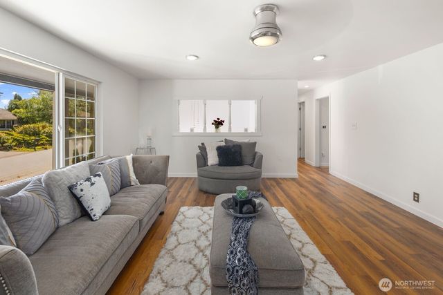 2102 SW 322nd Street, Federal Way, WA 98023