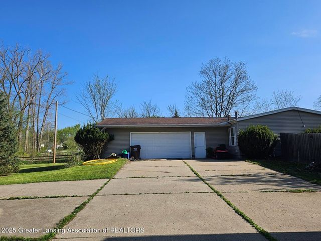 6815 Aurelius Road, Lansing, MI 48911