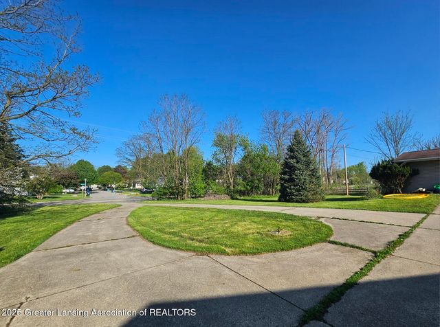 6815 Aurelius Road, Lansing, MI 48911