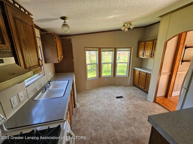 6815 Aurelius Road, Lansing, MI 48911