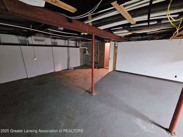 6815 Aurelius Road, Lansing, MI 48911