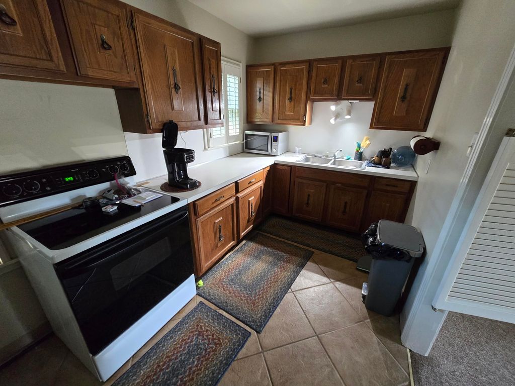 Image 4 of property listing at 2516 W Beauregard Avenue, San Angelo, TX 76901