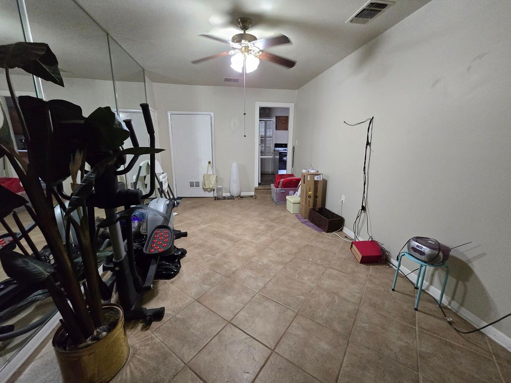 Image 9 of property listing at 2516 W Beauregard Avenue, San Angelo, TX 76901