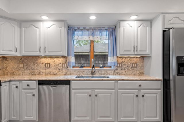 102 Narragansett Rd, Quincy, MA 02169