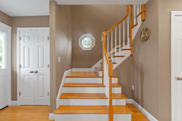 102 Narragansett Rd, Quincy, MA 02169