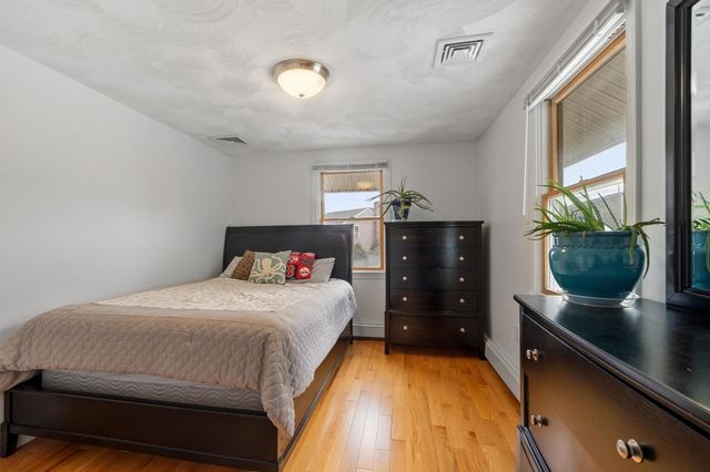 102 Narragansett Rd, Quincy, MA 02169