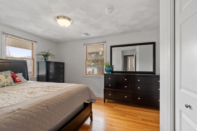 102 Narragansett Rd, Quincy, MA 02169