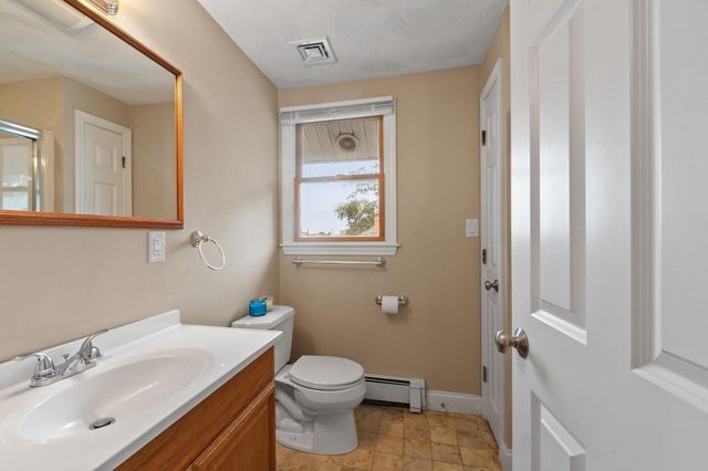 102 Narragansett Rd, Quincy, MA 02169