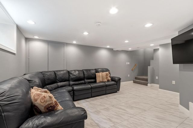 102 Narragansett Rd, Quincy, MA 02169