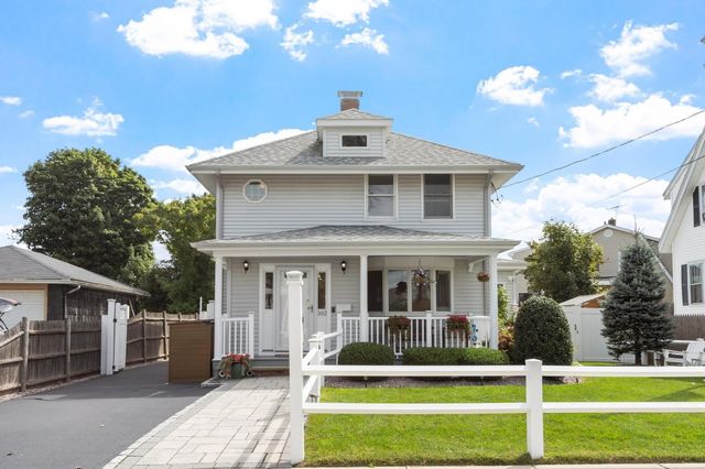 102 Narragansett Rd, Quincy, MA 02169