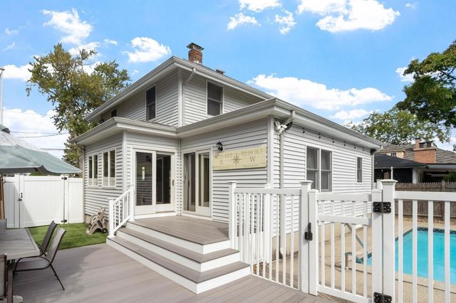102 Narragansett Rd, Quincy, MA 02169