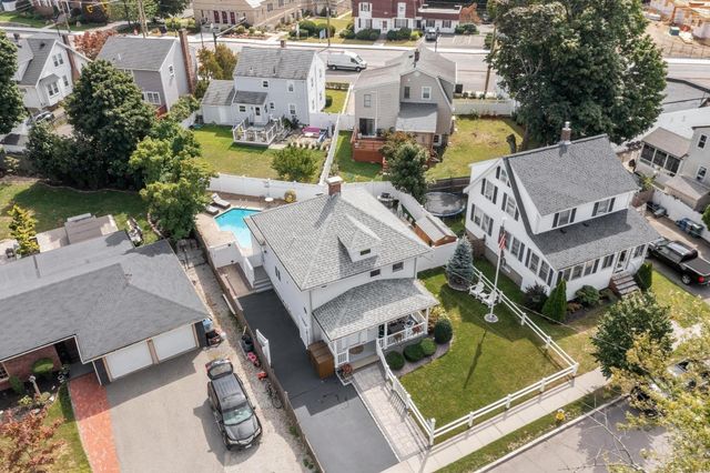 102 Narragansett Rd, Quincy, MA 02169