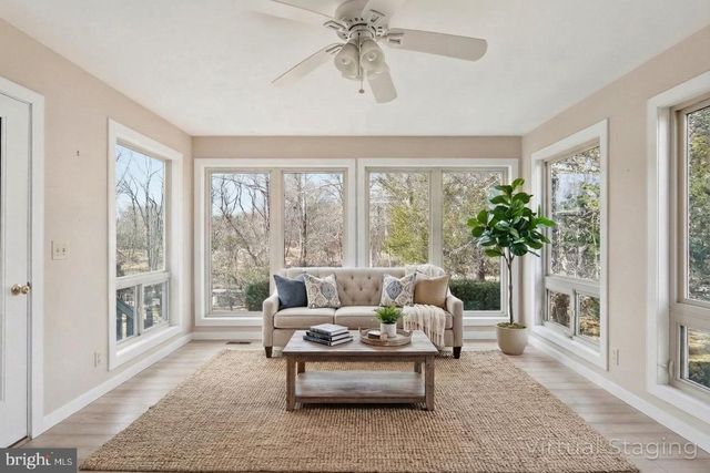 38 LENAPE DR, New Hope, PA 18938