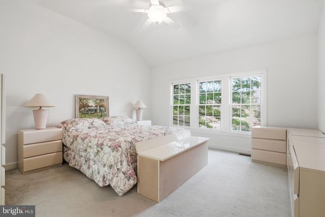 38 LENAPE DR, New Hope, PA 18938