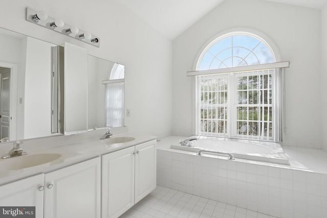 38 LENAPE DR, New Hope, PA 18938