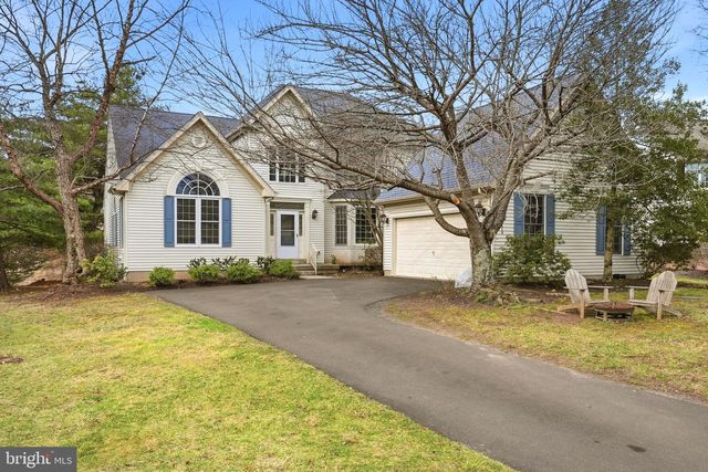 38 LENAPE DR, New Hope, PA 18938