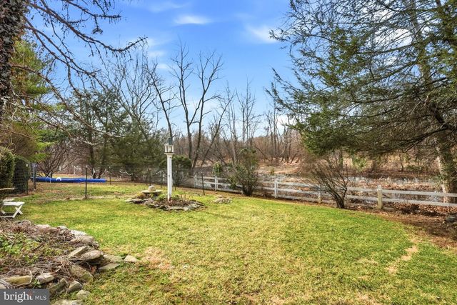 38 LENAPE DR, New Hope, PA 18938