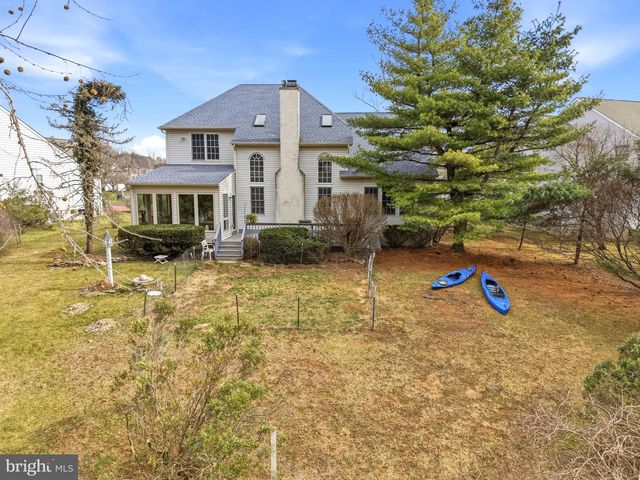 38 LENAPE DR, New Hope, PA 18938