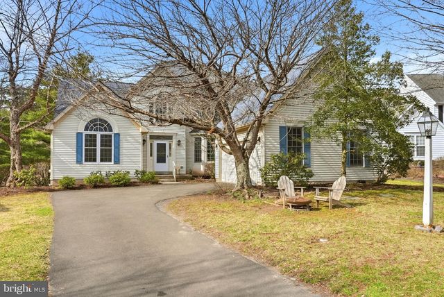 38 LENAPE DR, New Hope, PA 18938