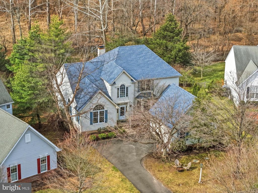 38 LENAPE DR, New Hope, PA 18938