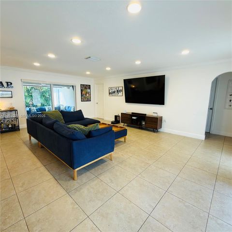 820 NW 91st Ave, Pembroke Pines, FL 33024