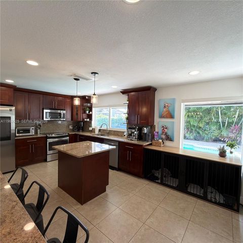 820 NW 91st Ave, Pembroke Pines, FL 33024