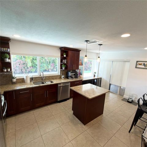 820 NW 91st Ave, Pembroke Pines, FL 33024