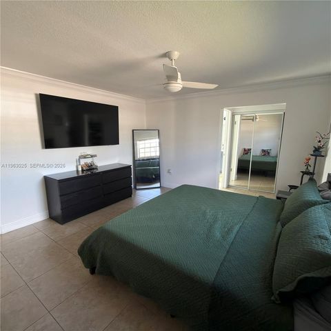 820 NW 91st Ave, Pembroke Pines, FL 33024
