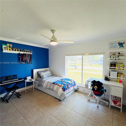 820 NW 91st Ave, Pembroke Pines, FL 33024