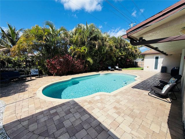 820 NW 91st Ave, Pembroke Pines, FL 33024