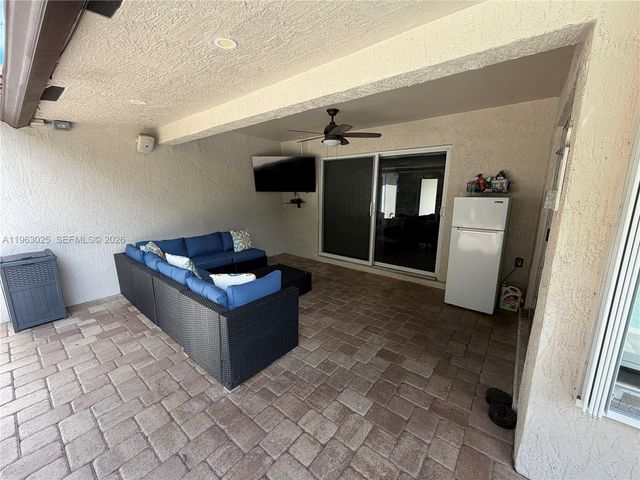 820 NW 91st Ave, Pembroke Pines, FL 33024