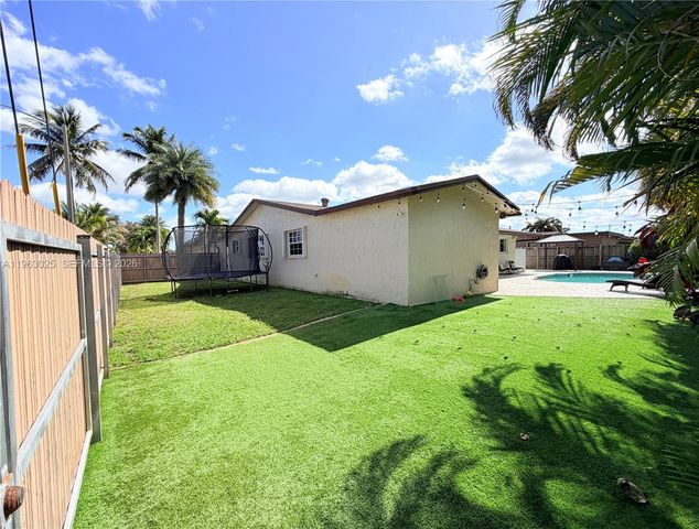 820 NW 91st Ave, Pembroke Pines, FL 33024