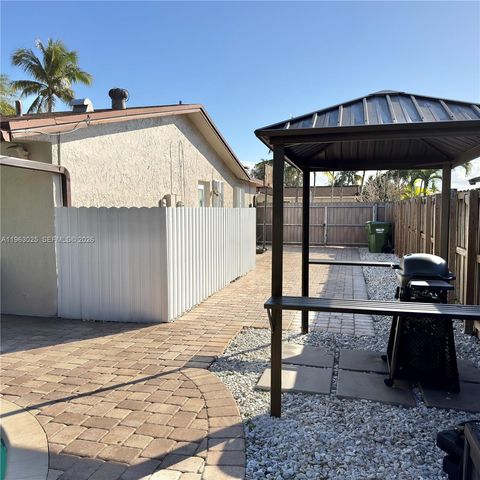 820 NW 91st Ave, Pembroke Pines, FL 33024