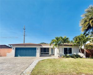 820 NW 91st Ave, Pembroke Pines, FL 33024
