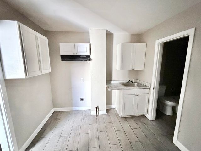 2261 HUNTER AVE, Memphis, TN 38108