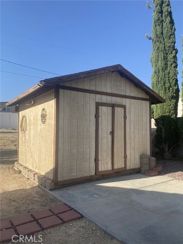 19824 Yucca Loma Road, Apple Valley, CA 92307