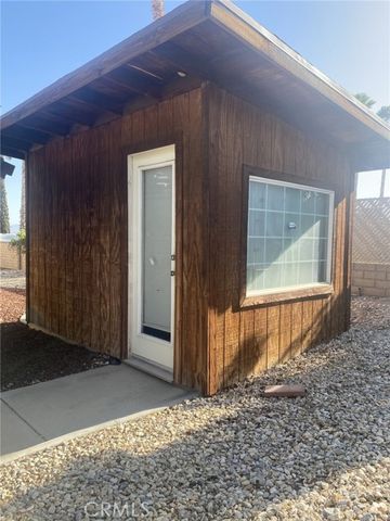 19824 Yucca Loma Road, Apple Valley, CA 92307