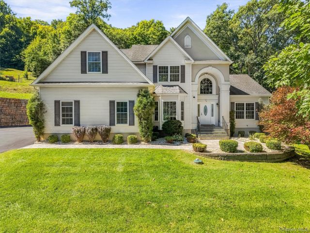 2 Pond Ridge Crossing, Newburgh, NY 12550