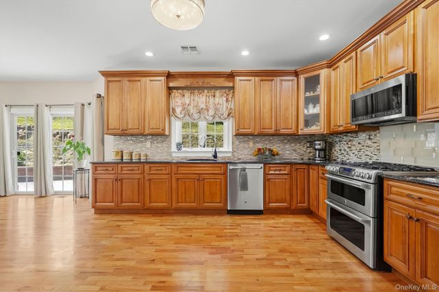 2 Pond Ridge Crossing, Newburgh, NY 12550