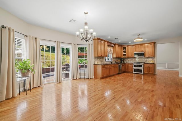 2 Pond Ridge Crossing, Newburgh, NY 12550