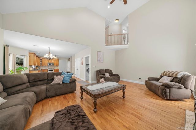 2 Pond Ridge Crossing, Newburgh, NY 12550