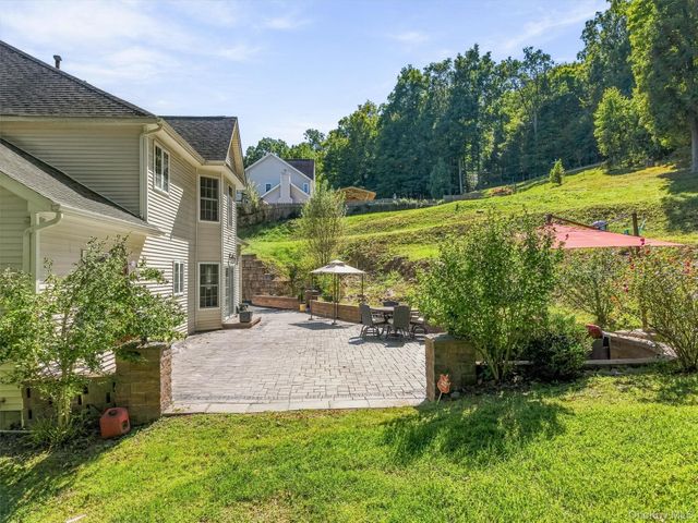 2 Pond Ridge Crossing, Newburgh, NY 12550