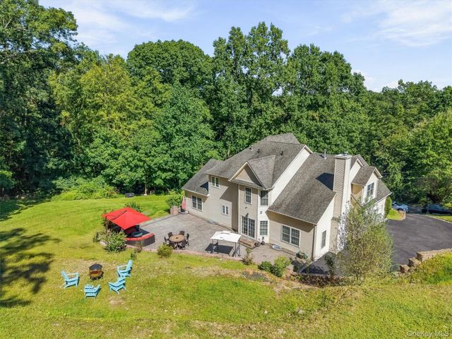 2 Pond Ridge Crossing, Newburgh, NY 12550
