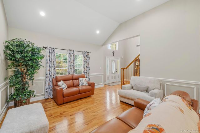 2 Pond Ridge Crossing, Newburgh, NY 12550