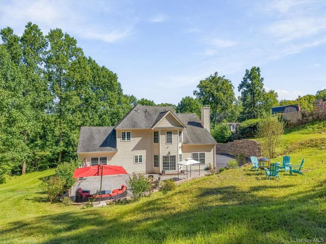 2 Pond Ridge Crossing, Newburgh, NY 12550